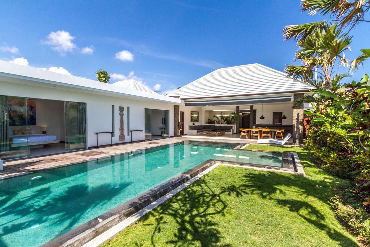 Villa Tira - Elegant 3Br In Central Seminyak Exterior photo