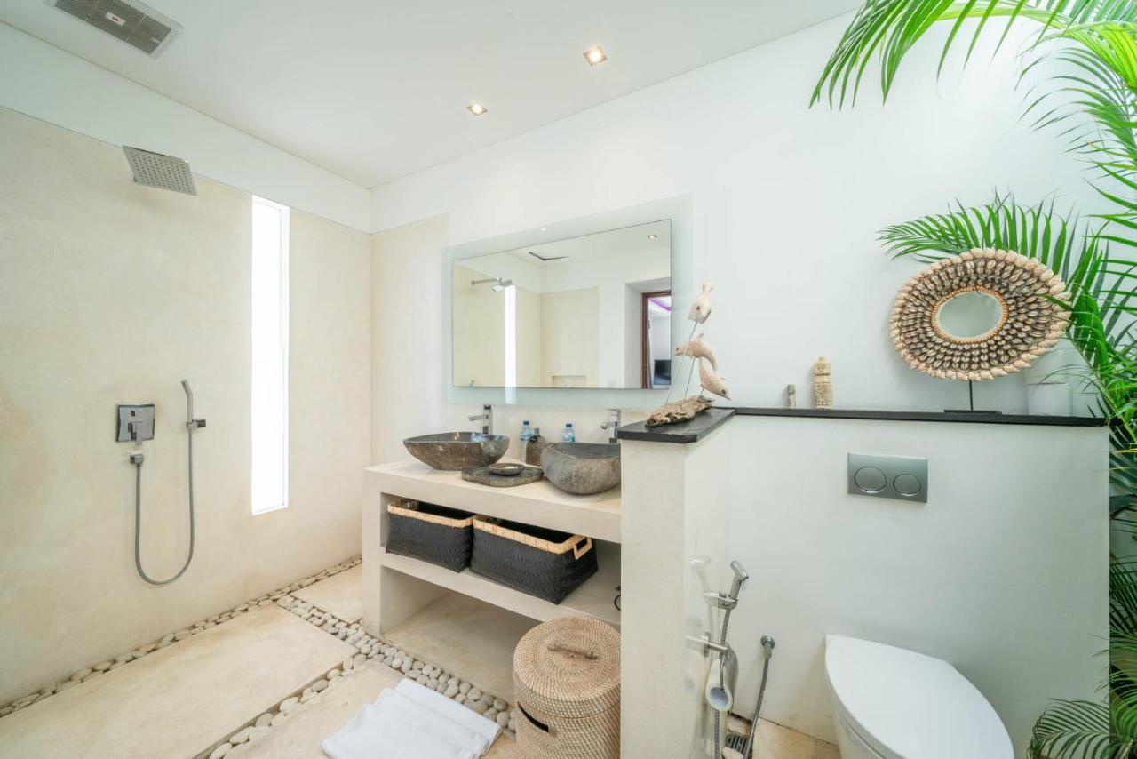 Villa Tira - Elegant 3Br In Central Seminyak Exterior photo