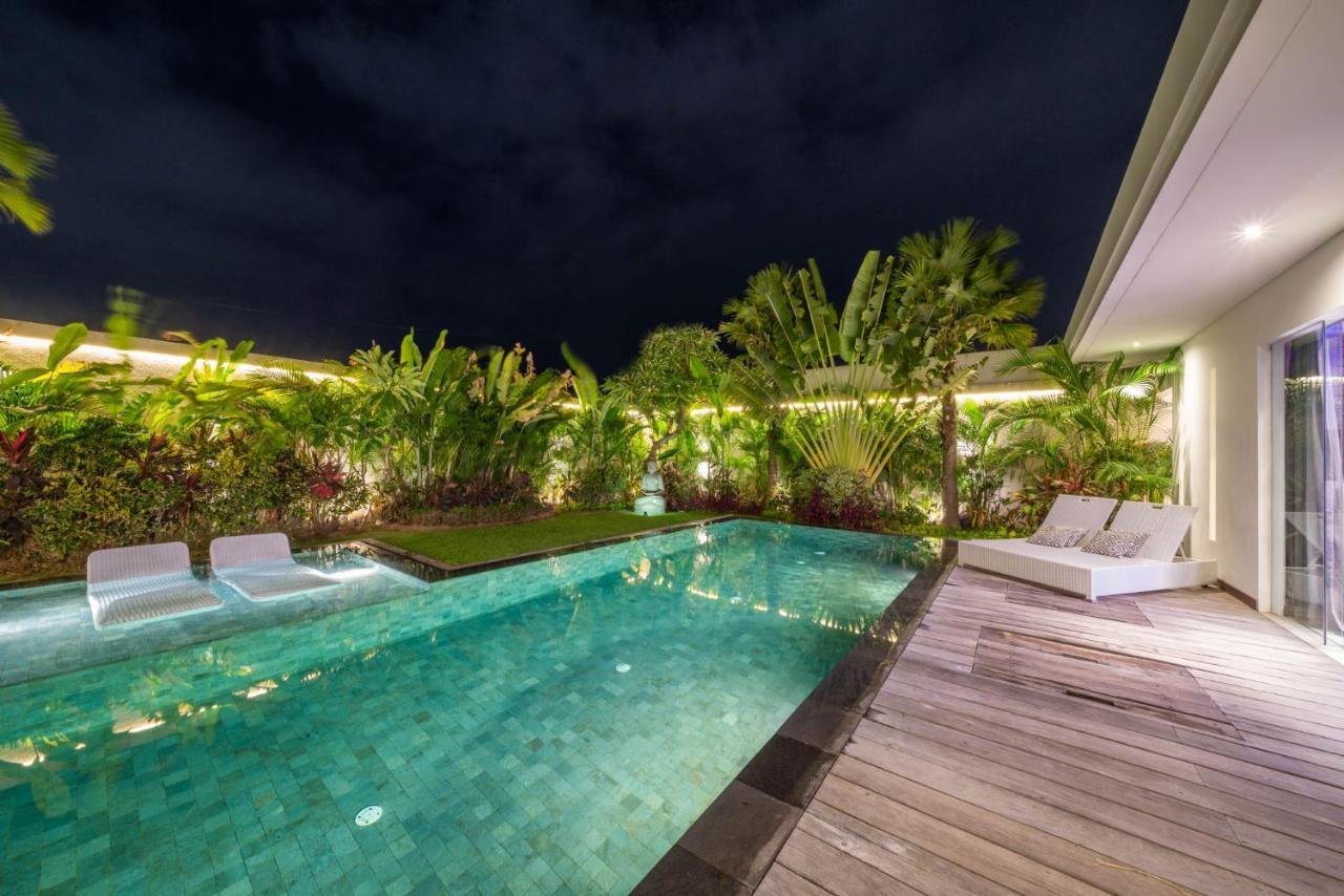Villa Tira - Elegant 3Br In Central Seminyak Exterior photo