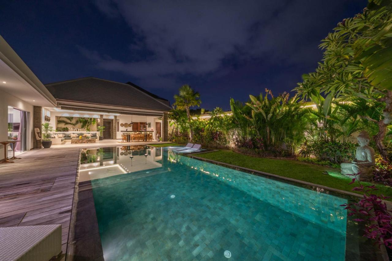Villa Tira - Elegant 3Br In Central Seminyak Exterior photo